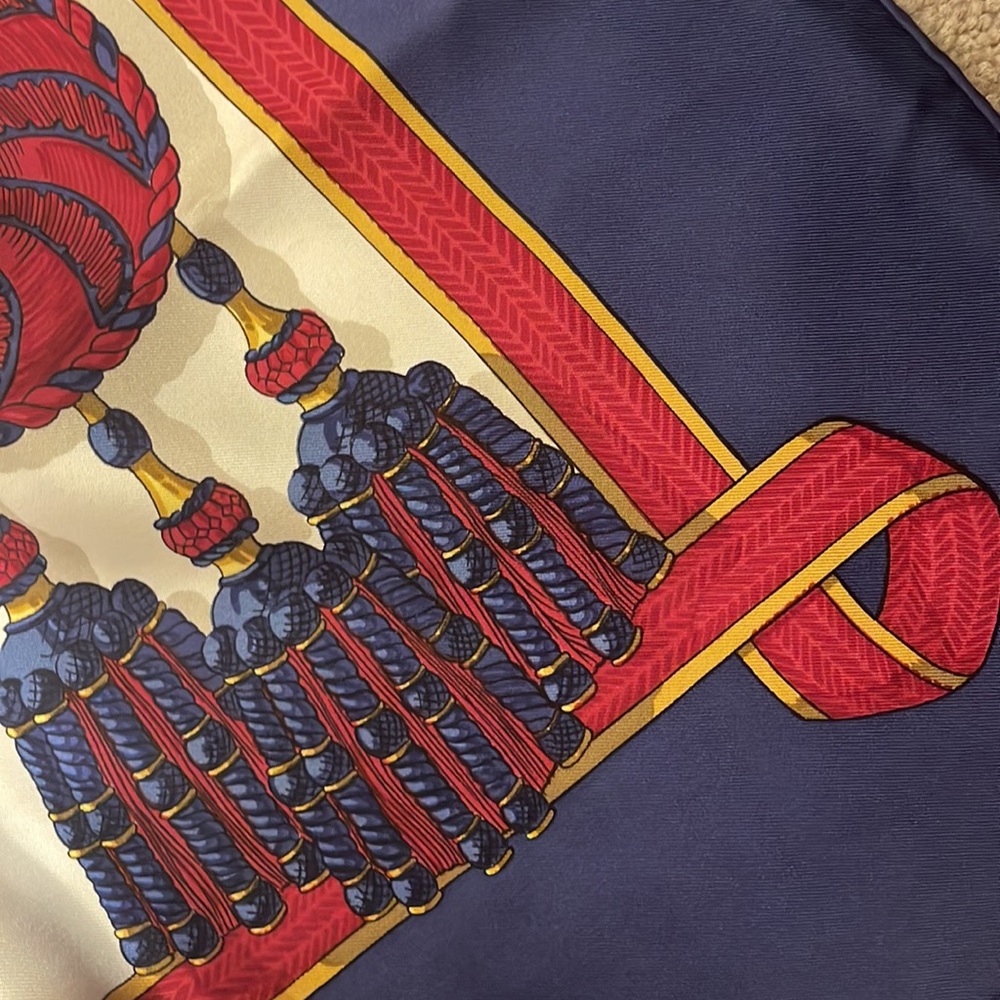 Hermes Paris scarf 100% silk like new frontaux et cocardes blue $480 retail - Picture 6 of 6